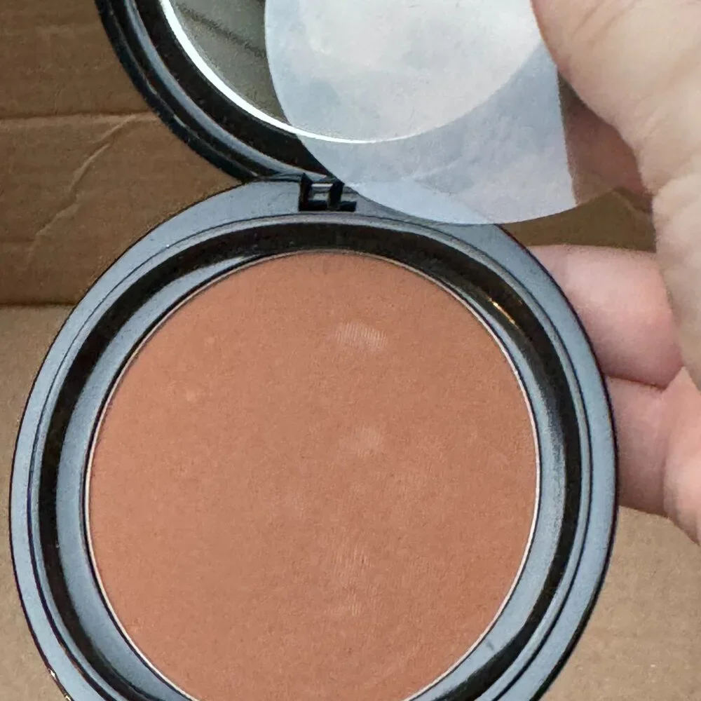 OSP Cosmetics Photochromatic Pressed Powder in Coffeehouse